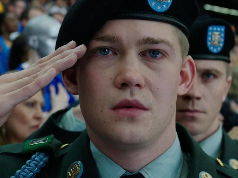 Joe Alwyn als Soldat Billy in dem Film „Die irre Heldentour des Billy Lynn”. Foto: Sony Pictures Releasing GmbH