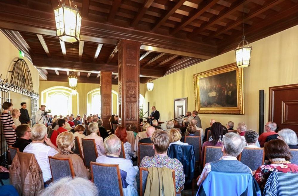 Die zentrale Eröffnung der dreiteiligen Ausstellung fand im Alten Rathaus statt. Schirmherr der Schau ist Ministerpräsident Reiner Haseloff.