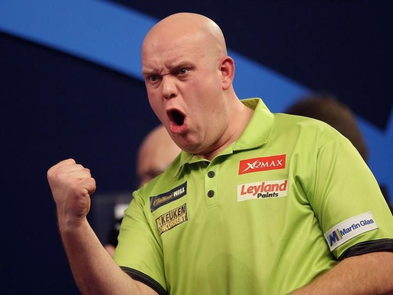 Der Niederländer Michael van Gerwen jubelt im Finale der Darts-WM gegen den Schotten Anderson. Foto: Steven Paston