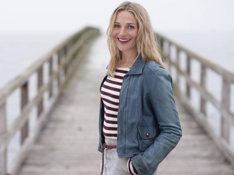 Nora Kaminski (Tanja Wedhorn) versucht auf Rügen einen Neuanfang. Foto: ARD Degeto/Christine Schröder
