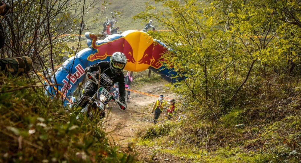 Tim Apolle startete am Mittwoch erfolgreich in einen mehrtägigen Enduro-Wettbewerb in Rumänien.
