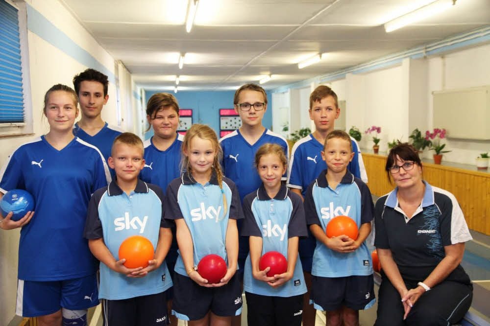 Der Bad Kösener Nachwuchs - hinten, v.l.: Brian Hartkopf, Vanessa Henschler, Daniel Schulz, Moritz Seichter; vorn, v.l.: Anna-Lena Schumer, Erik Bollmann, Tabea Gössl, Marie und Felix Brandt, Trainerin Anja Schumer.