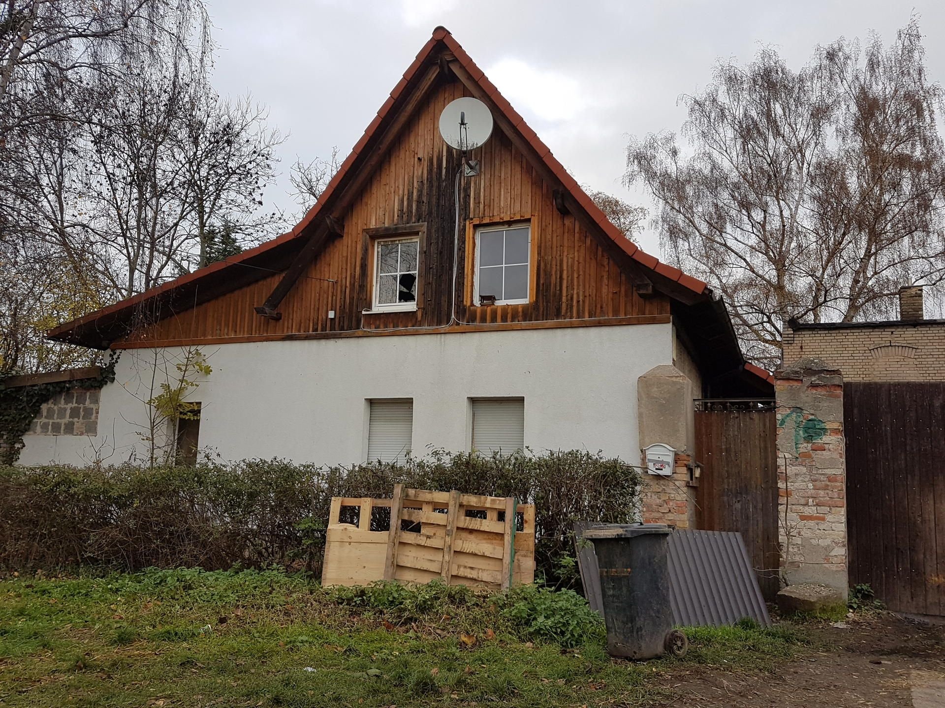 Brand in Halle Brand in Halle Feuerwehr löscht Einfamilienhaus in
