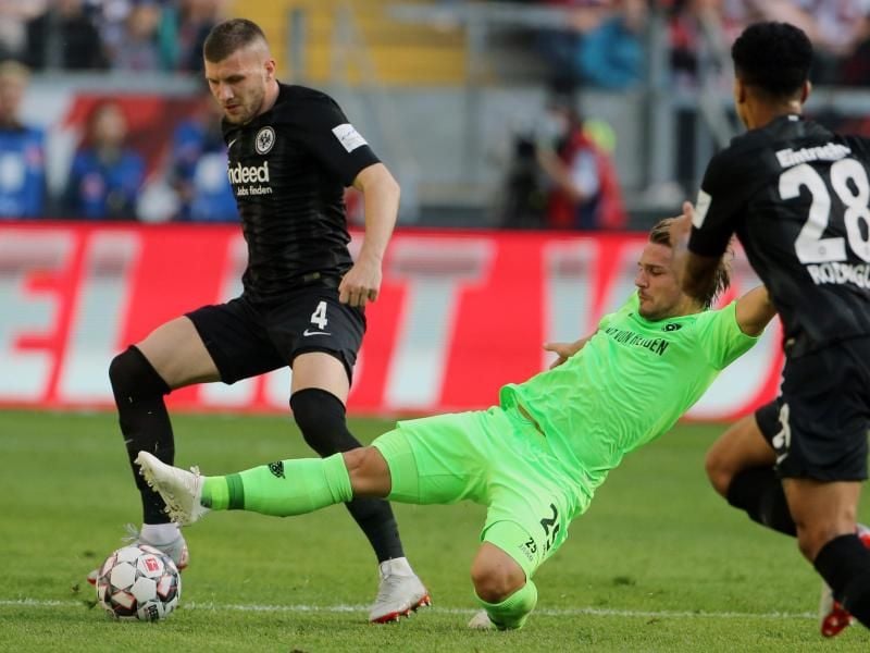 Der Frankfurter Ante Rebic (l) ist gut in Form. Foto: Thomas Frey