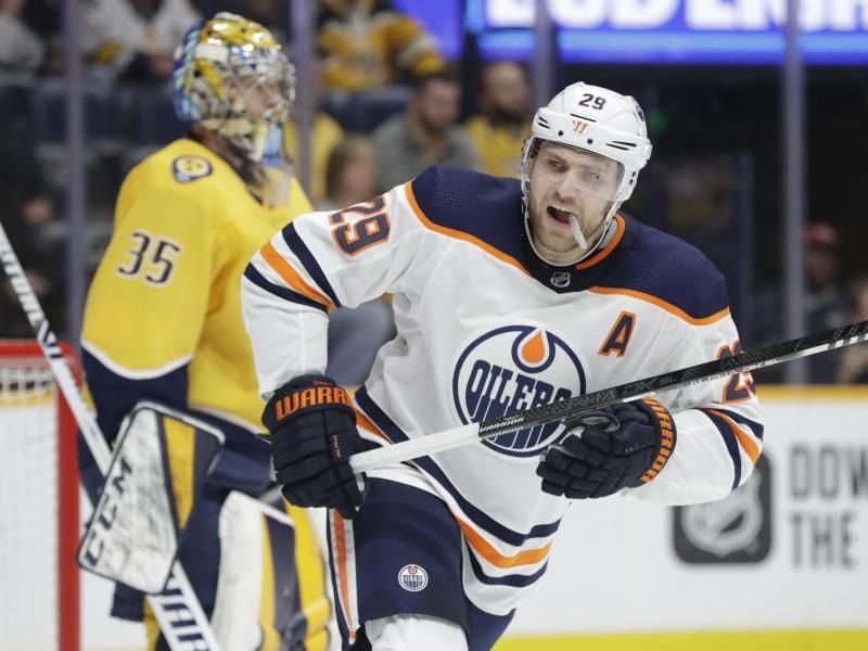 Leon Draisaitl wird ins Rennen für die King Clancy Memorial Trophy geschickt. Foto: Mark Humphrey/AP/dpa