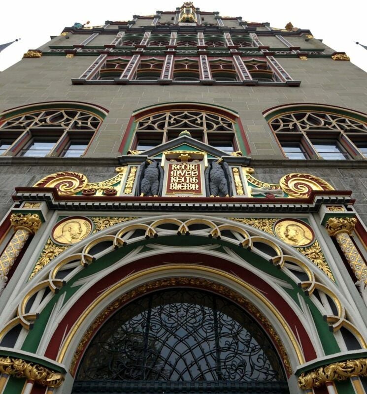 Im Landgericht Halle wurde die Urteilssprechung im Prozess zur Kirschfest-Bombendrohung 2017 wegen eines neues Beweisantrags des Verteidigers aufgeschoben.