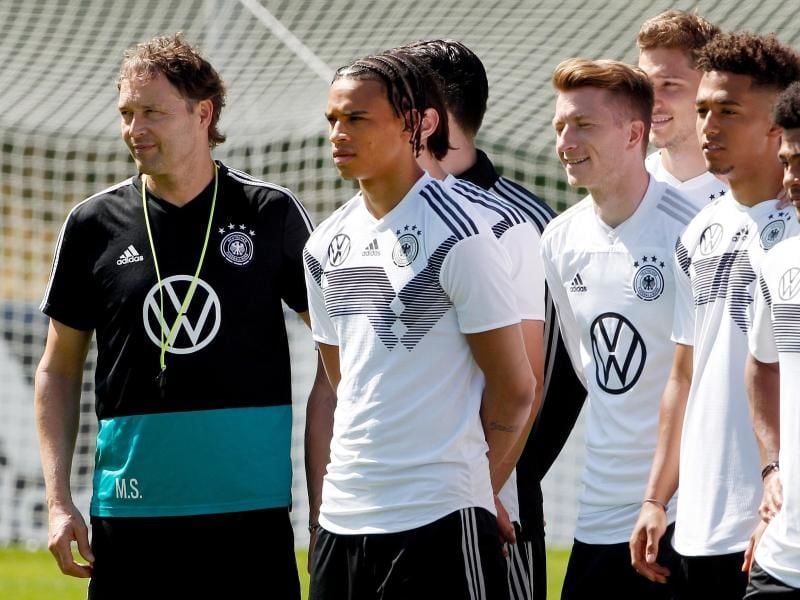 Co-Trainer Marcus Sorg beim Abschlusstraining mit dem DFB-Team. Foto: Roland Weihruch