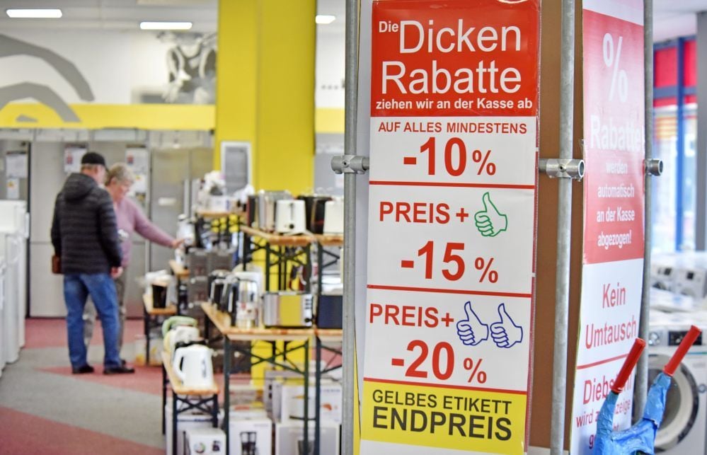 Durch günstige Rabatte können die Kunden im Bitterfelder Elektroland noch bis zur Schließung qualitativ hochwertige Geräte einkaufen.
