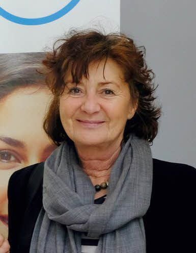 Petra Bratzke, Vorsitzende der Geschäftsführung der Agentur für Arbeit Halle informiert Schüler über mögliche Berufsausbildungen.