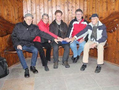 Bewahren gemeinsam das Hermann-Hendrich-Erbe: Andreas Harder, Elisabeth Preiß und Martin Rohling vom Hendrich-Förderverein, Fritz Nennhuber und Harald Watzek vom Harzklub-Zweigvererein Thale (v.l.).