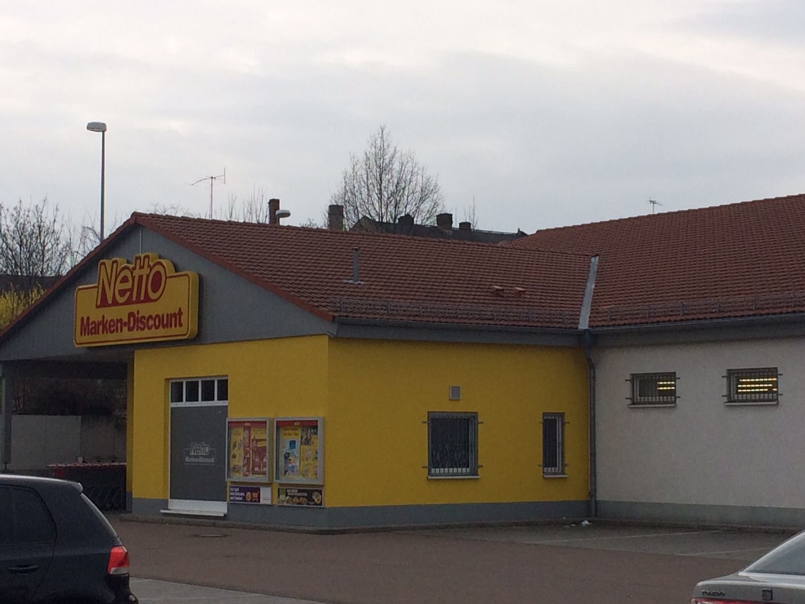 Im Netto-Markt in der Halleschen Straße in Eisleben ist eingebrochen worden.