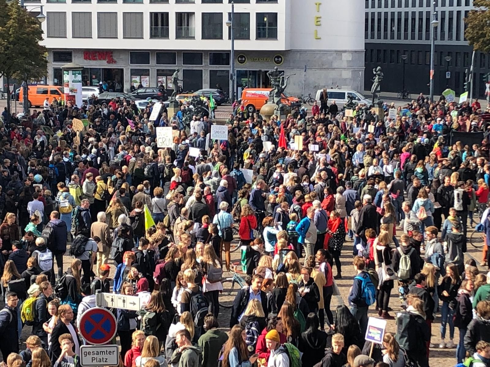 Klima-Protest auf dem Hallmarkt