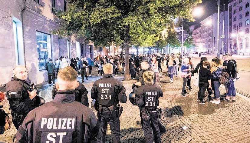 140 Teilnehmer kamen zur Polizei-Gegendemo in Magdeburg.