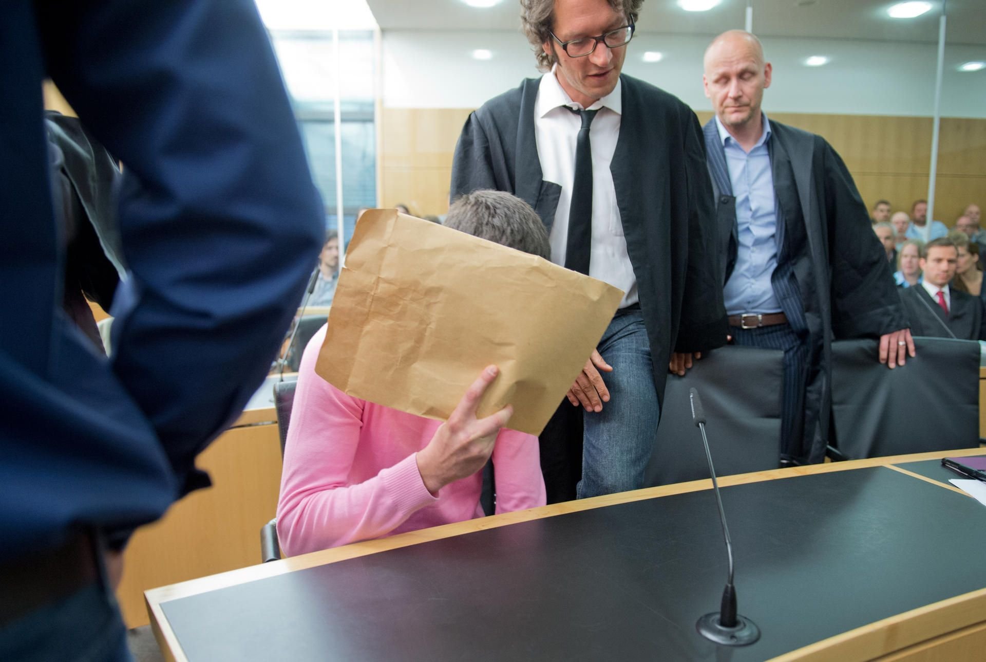 Sanel M. 2015 beim Tugce-Prozess im Gerichtssaal