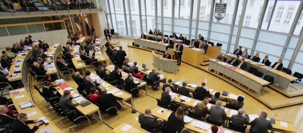 Stehen im Landtag bald Plexiglas-Kabinen als Corona-Schutz?