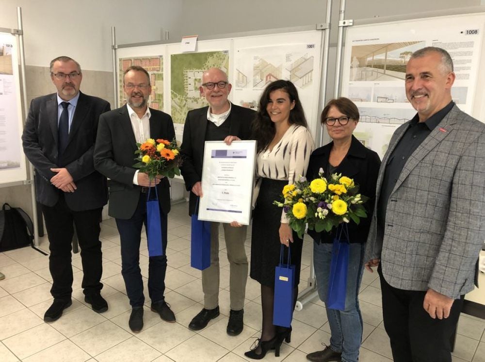 Sieger des Architektenwettbewerb von links: Jens Schumann (Handwerkskammer), Bernd Horn, Ludger Kilian, Sarah Wiencke, Sybille Becker-Kilian, Thomas Keindorf (Präsident Handwerkskammer).