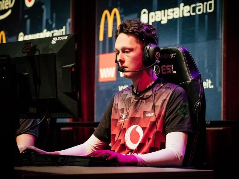 Aufstiege und Teamwechsel hängen laut Niklot „Tolkin” Stüber vor allem vom eigenen Netzwerk ab. (Archivbild). Foto: mousesports/dpa
