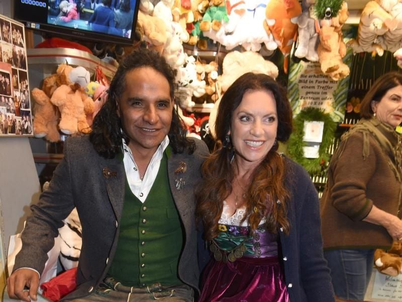 Christine Neubauer und ihr Freund José Campos auf dem Oktoberfest. Foto: Felix Hörhager