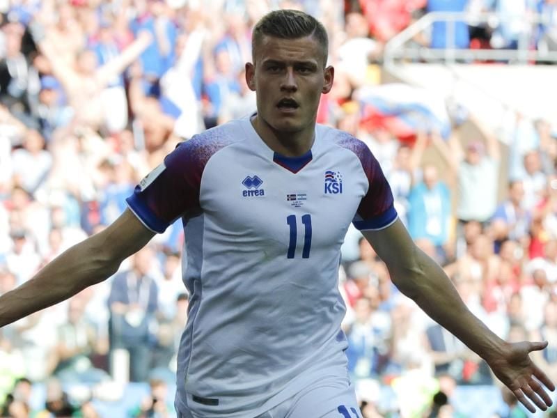 Hat mit Island nun Nigeria vor der Brust: Bundesliga-Legionär Alfred Finnbogason. Foto: Ricardo Mazalan/AP
