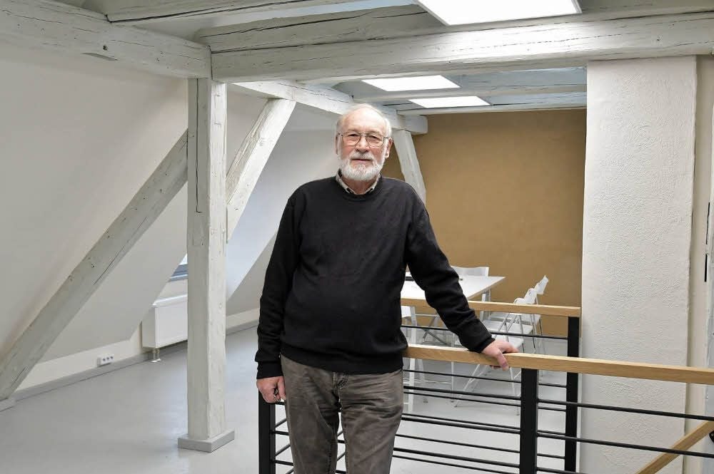 Der Projektverantwortliche Joachim Volger in dem neuen Dachatelier in der Johannisstraße 17.