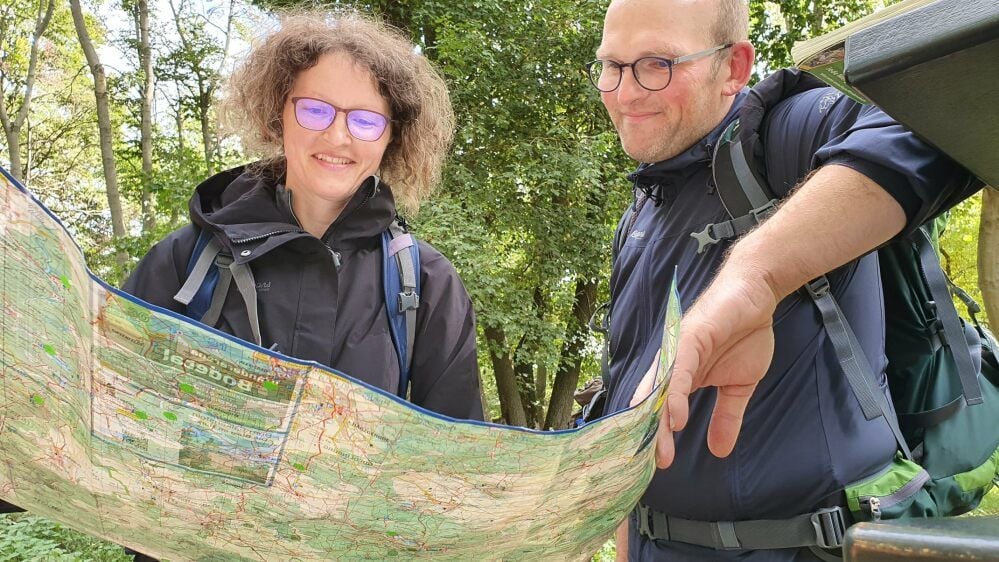 So sehen Wanderkaiser aus: Sabine und Edmund Plengemeyer haben es geschafft. Sechs Jahre brauchten die Stralsunder.