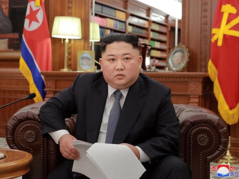 Nordkoreas Machthaber Kim Jong Un während der Neujahrsansprache. Foto: KCNA/dpa