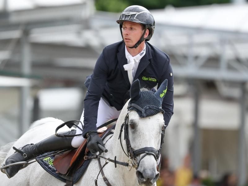 Felix Haßmann gewinnt auf Cayenne die deutschen Meisterschaften im Springreiten. Foto: Friso Gentsch