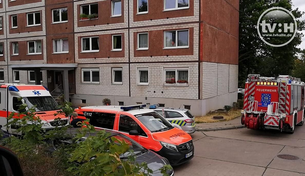 Bei einer Auseinandersetzung in der Voßstraße wurde eine Person lebensgefährlich verletzt und musste vor Ort reanimiert werden. Wenig später starb die Frau an den Folgen ihrer Verletzungen.