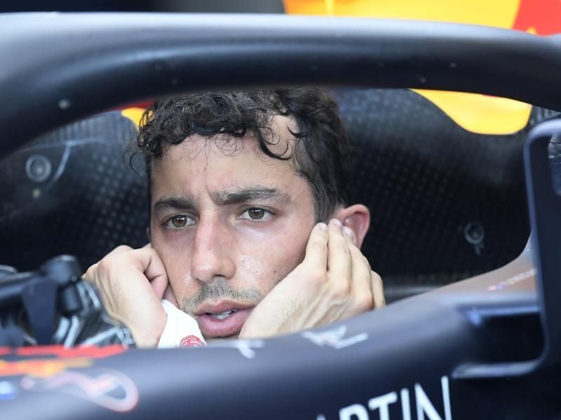 Steigt aus dem Red-Bull-Cockpit aus: Daniel Ricciardo. Foto: Tamas Kovacs/MTI