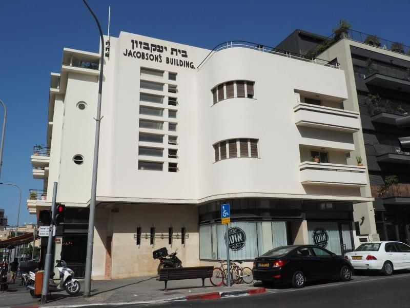 Ein saniertes Bauhaus (Internationaler Stil) im Zentrum von Tel Aviv. Foto: Stefanie Järkel