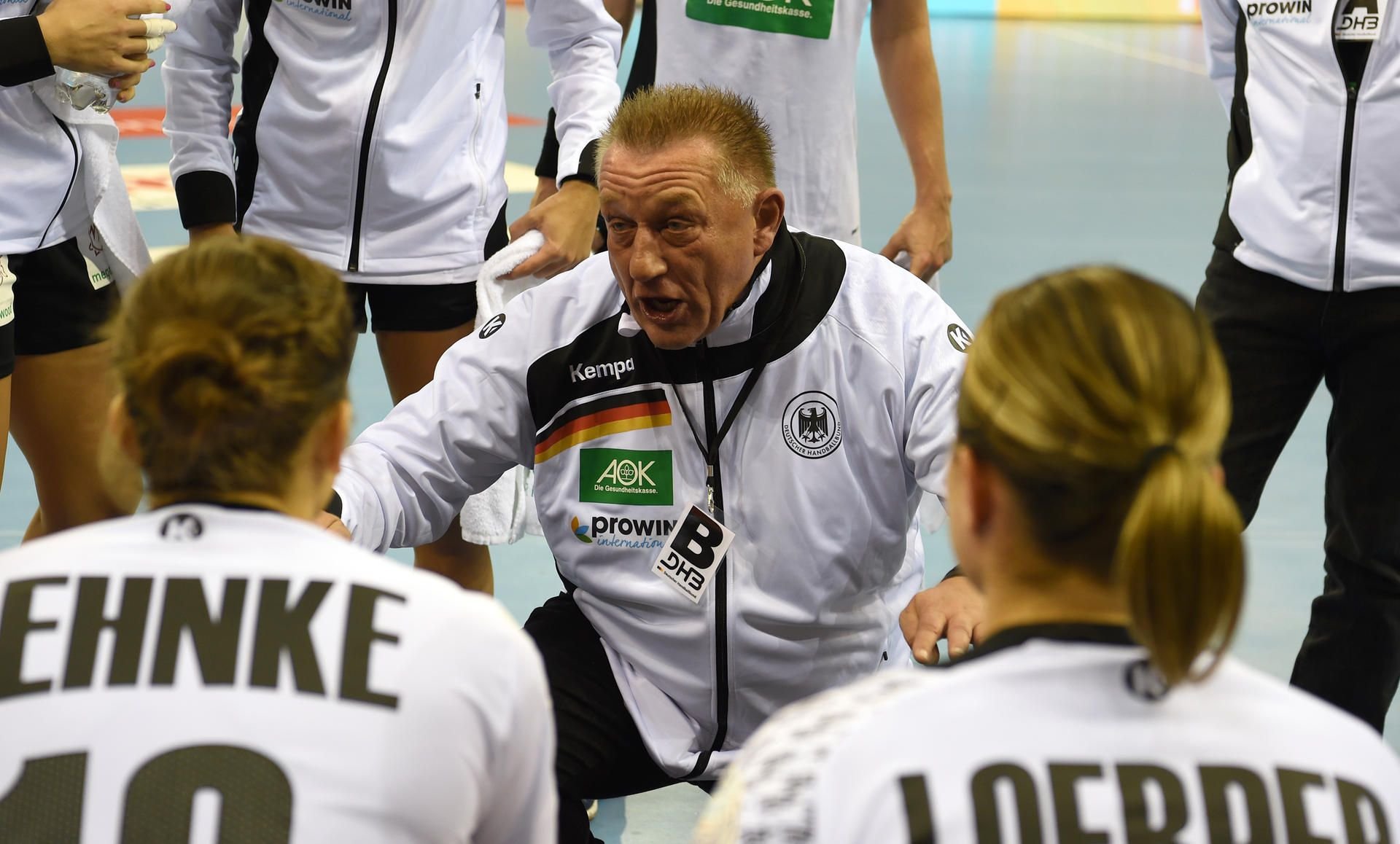 Michael Biegler ist der große Motivator neben dem Feld. Der Frauen-Bundestrainer wechselt nach der WM zum Bundesligisten nach Leipzig.Foto: dpa