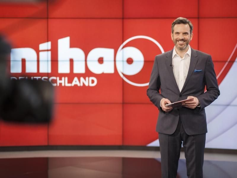 Marco Ammer moderiert die seit März 2017 im regionalen Programm laufende Sendung, die China aus verschiedenen Blickwinkeln vorstellen soll. Foto: Jan Tervooren