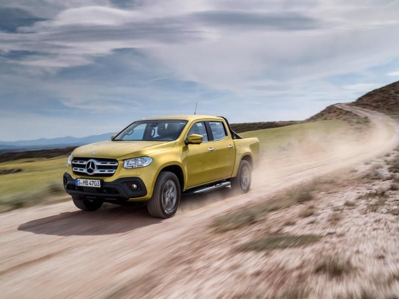 Rustikale Schale mit vornehmem Kern: Die X-Klasse von Mercedes will innen ein aus dem Pkw-Bereich bekanntes Ambiente bieten und verfügt daneben über zahlreiche Sicherheitsassistenten. Foto: Daimler AG/dpa-tmn
