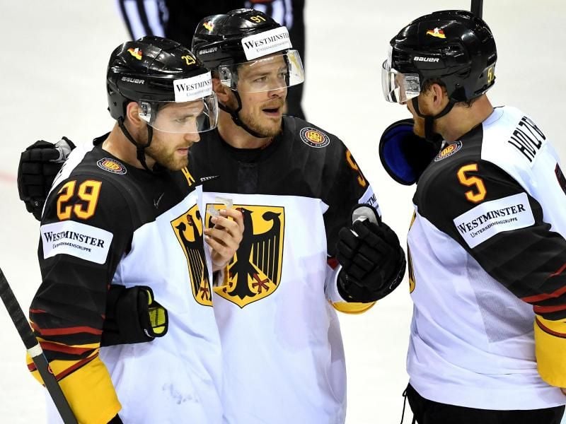 Leon Draisaitl (l) war der Matchwinner für das DEB-Team. Foto: Monika Skolimowska