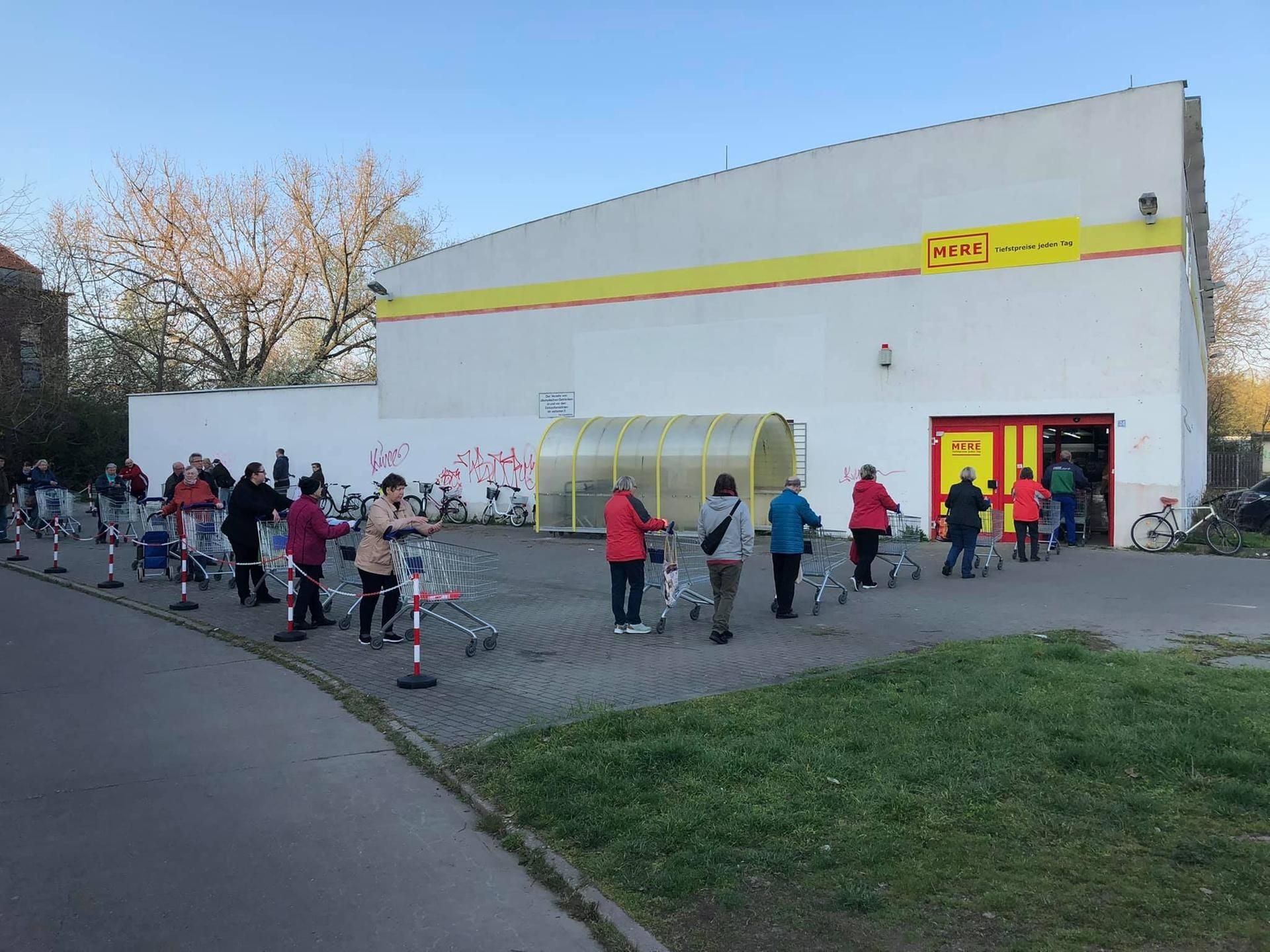 Eröffnung des Discounter Mere in Halle-Neustadt