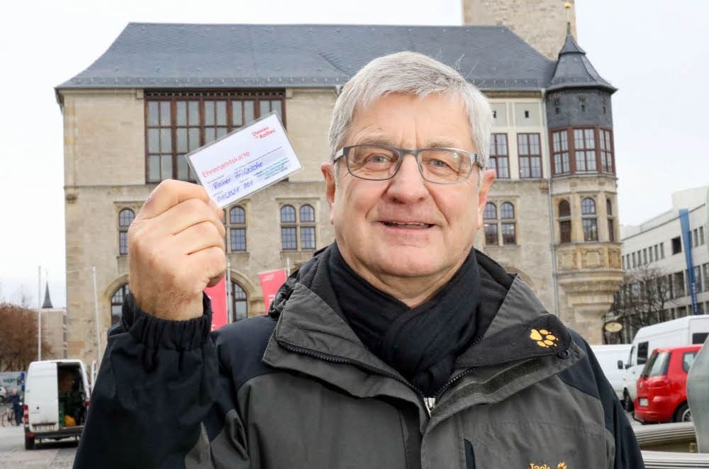 Reiner Fritzsche hatte im Februar die allererste Dessau-Roßlauer Ehrenamtskarte erhalten.