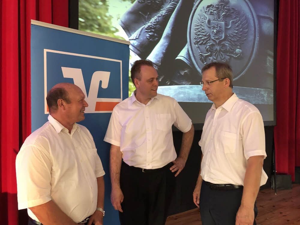 Bilanz zogen der Aufsichtsratsvorsitzende Lutz Schellhammer, der Generalbevollmächtigte Steffen Schneider sowie Vorstandsmitglied Ralf Butzke (v.l.n.r.) auf der Generalversammlung der Volksbank Dessau Anhalt.