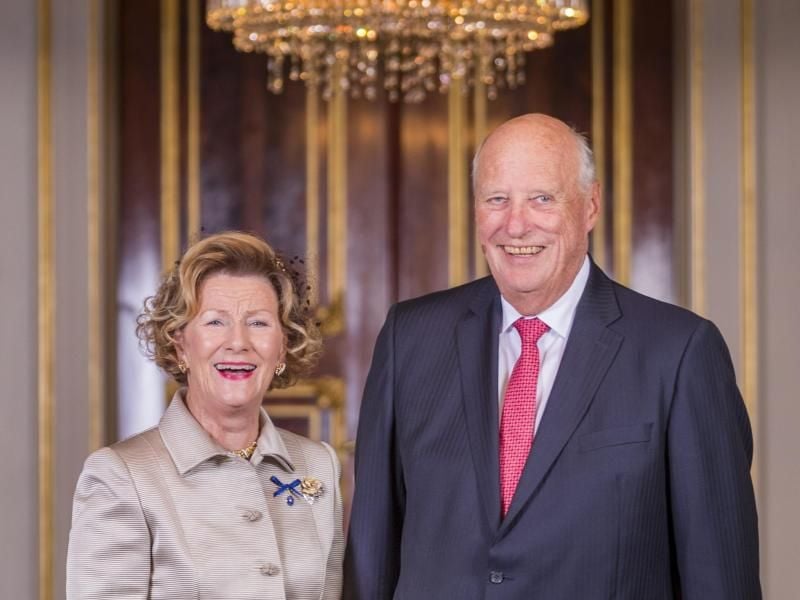 König Harald (r) und seine Frau, Königin Sonja, im königlichen Palast (2018). Foto: Heiko Junge/ntb