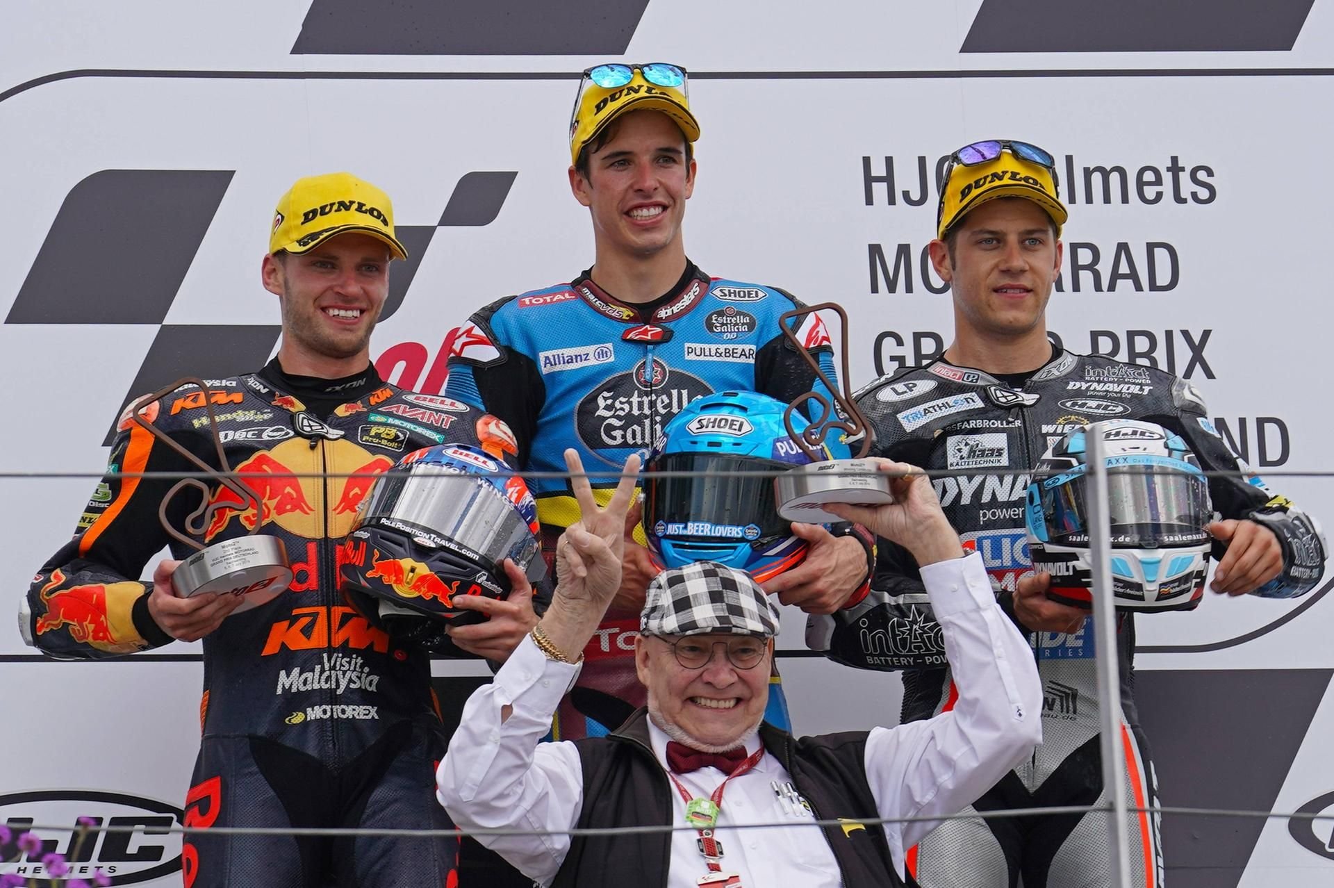 Die Sieger vom Sachsenring: Alex Marquez (Mitte), links Brad Binder (2. Platz) und rechts Marcel Schötter.