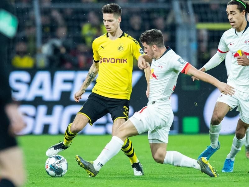 Julian Weigl (l) verlässt Dortmund. Foto: Marcel Kusch/dpa