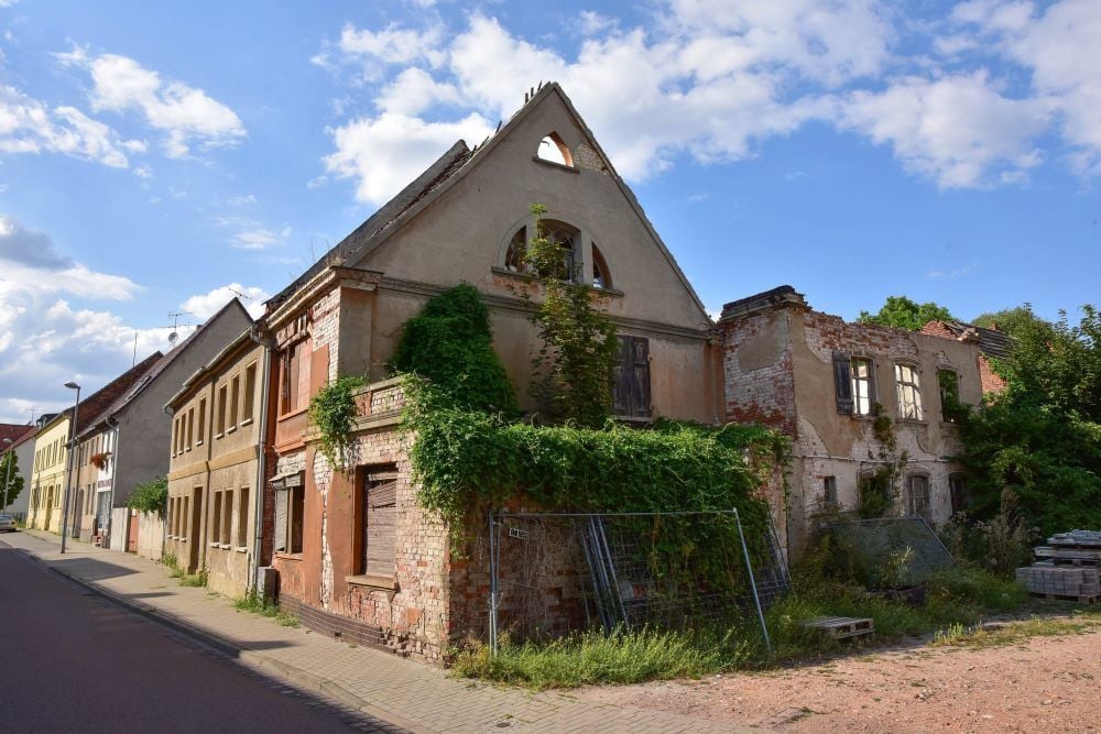 In der Roßlauer Hauptstraße befindet sich das Geburts- und Sterbehaus von Gottfried Bandhauer.