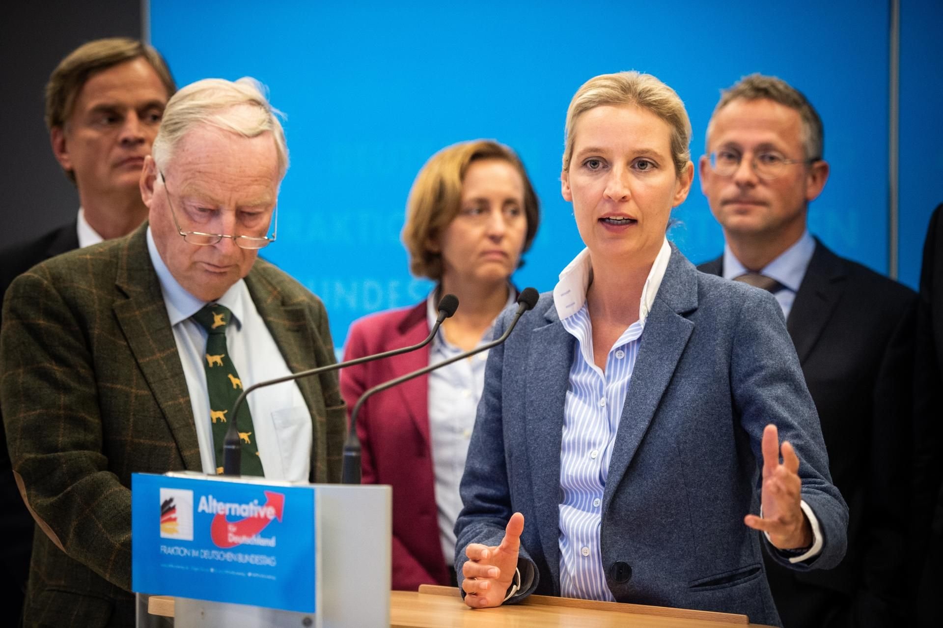 Alexander Gauland (links) Und Alice Weidel (2. von rechts) sehen sich der Kritik der anderen Fraktionen ausgesetzt.