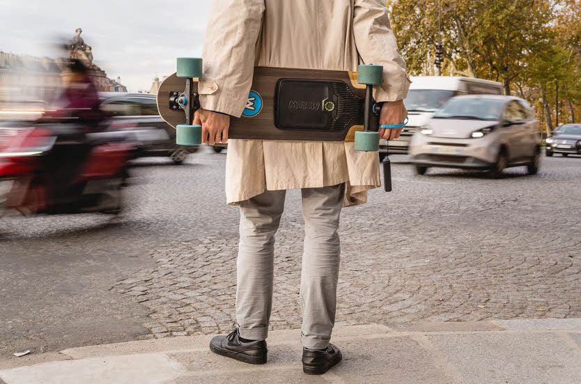 Ein Skateboard mit Mellow.