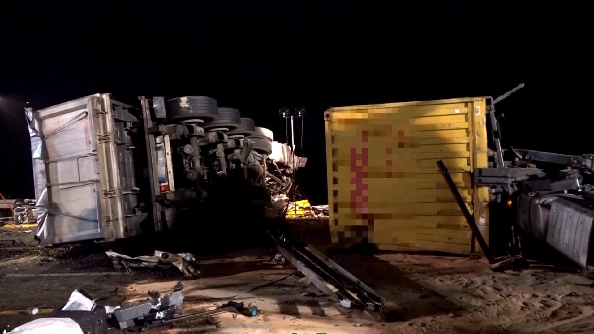 Umgekippte Lastwagen auf der Autobahn 3 bei Weibersbrunn