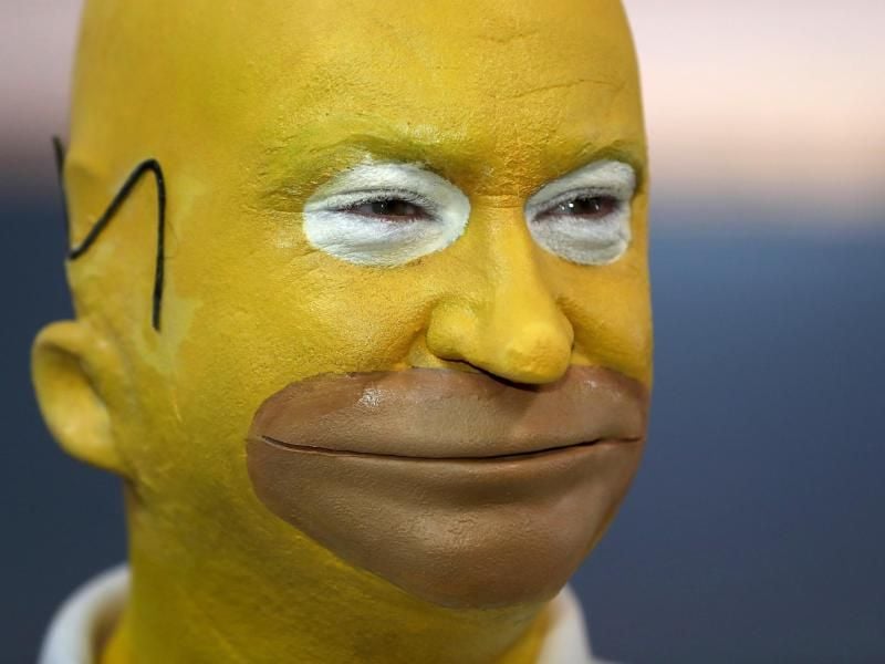 Selbstironie hat er: Markus Söder nimmt jedes Jahr in einer neuen Verkleidung an Fastnachtsveranstaltungen teil - hier als Homer Simpson. Foto: Daniel Karmann