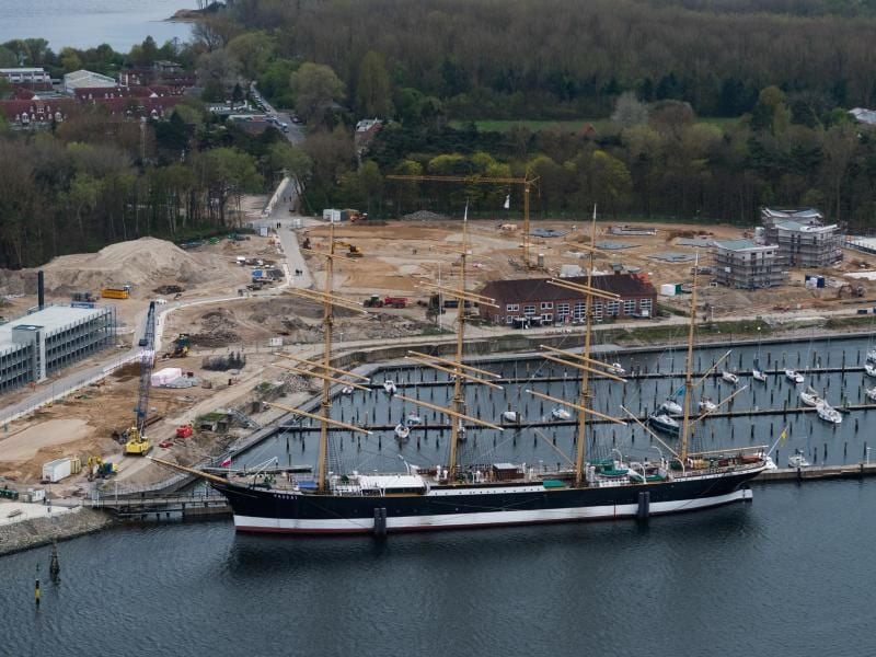 Das Segelschiff „Passat” liegt im Hafen von Travemünde. Foto: Christophe Gateau/Archivbild