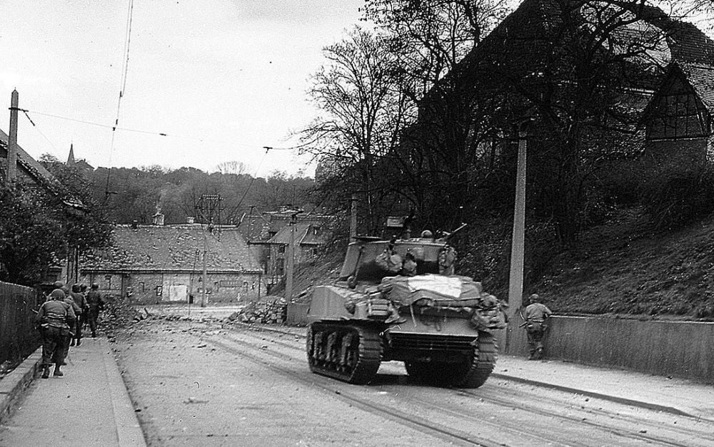 Unaufhörlich rollten in den Apriltagen des Jahres 1945 die amerikanischen Panzer in die Städte und Dörfer. Am 13. April kamen sie nach Zeitz.
