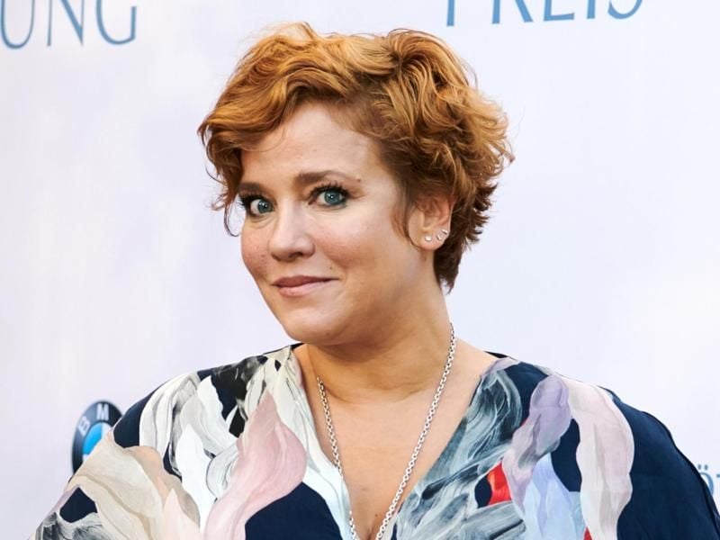 Die Schauspielerin Muriel Baumeister hat ein Buch über ihr Leben geschrieben. Foto: Annette Riedl/dpa