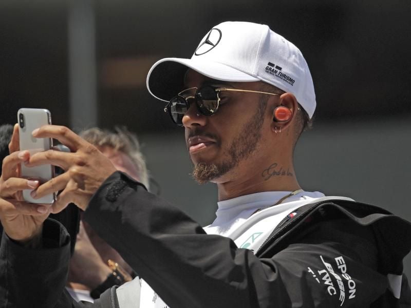 Lewis Hamilton fuhr beim Großen Preis von China zum 28. Mal in Serie in die Punkteränge. Foto: Andy Wong/AP
