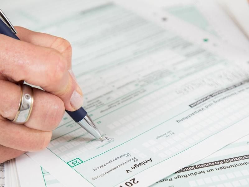 Private Vermieter müssen ihre Einnahmen und Ausgaben aus Vermietung und Verpachtung in das Formular Anlage V der Steuererklärung eintragen. Foto: Christin Klose